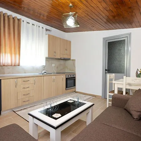 Dervishi * Μπεράτ